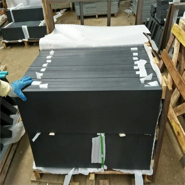 Jet Black לעומת בזלת שחור